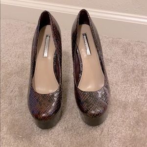 Snake skin platform heel